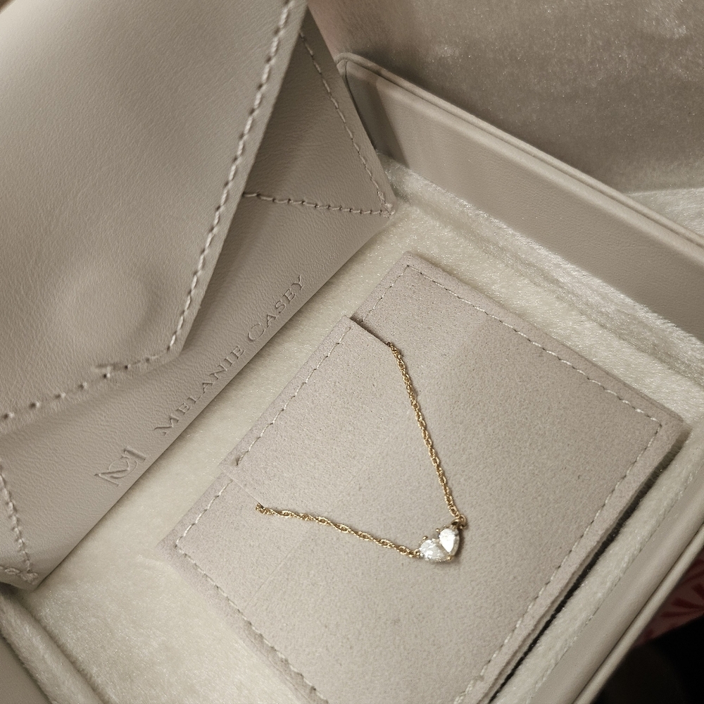 🆕️MELANIE CASEY Overlap Heart Necklace 14K Yellow Gold Diamond - Picture 6 of 11
